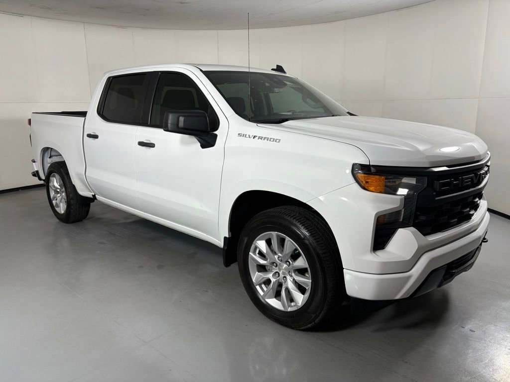 Used 2022 Chevrolet Silverado 1500 Custom RWD image 2