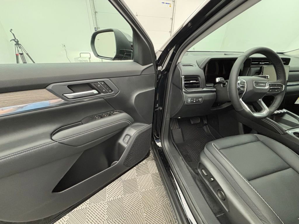 New 2026 GMC Terrain Denali w/ LPO, Floor Liner Package image 17