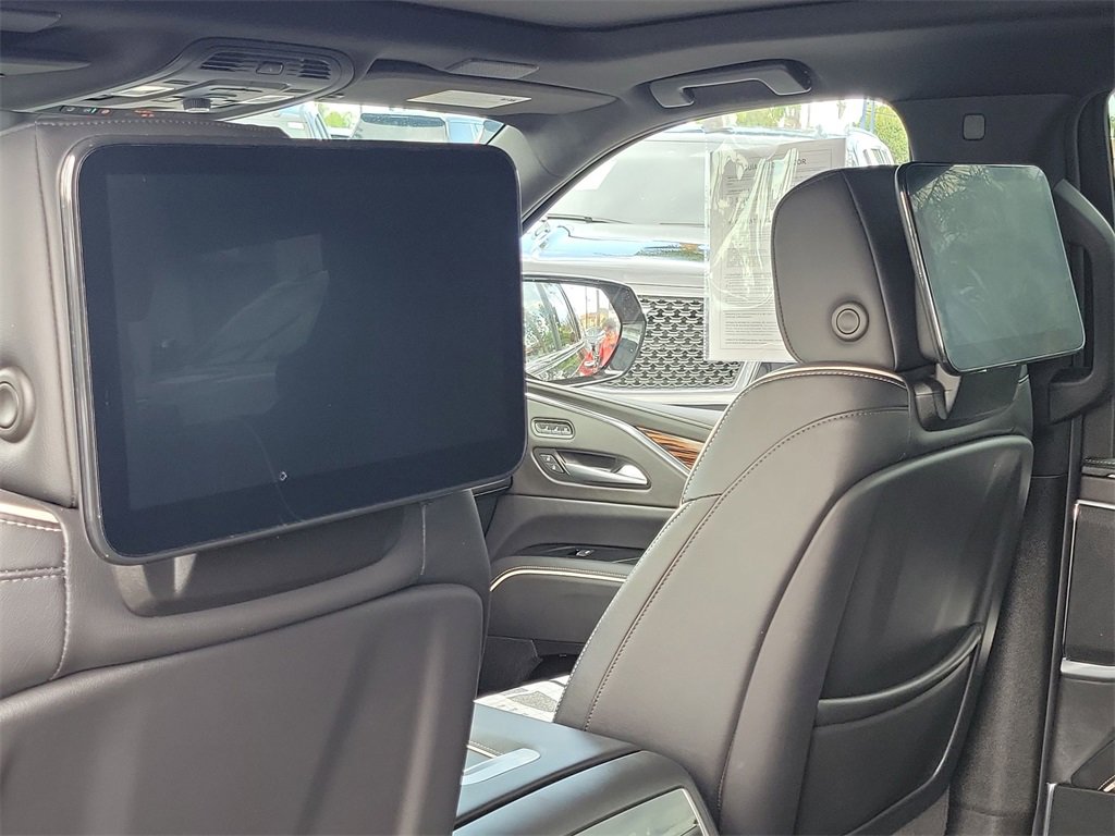 Certified 2024 Cadillac Escalade Premium Luxury w/ Performance Package image 35