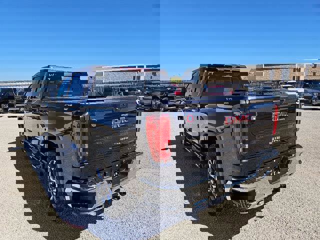 New 2026 GMC Sierra 1500 SLT image 3