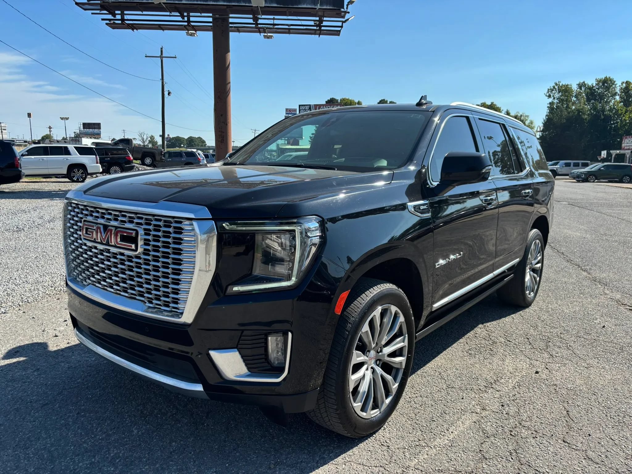 Used 2021 GMC Yukon Denali w/ Denali Ultimate Package AWD/4WD image 9
