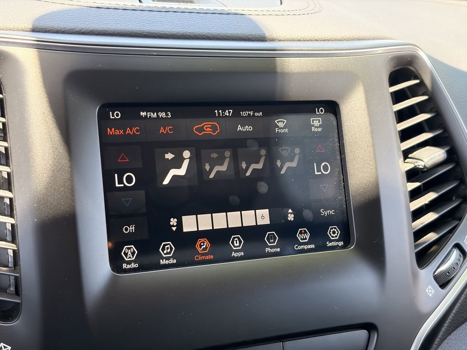 Used 2020 Jeep Cherokee Latitude Plus FWD image 18