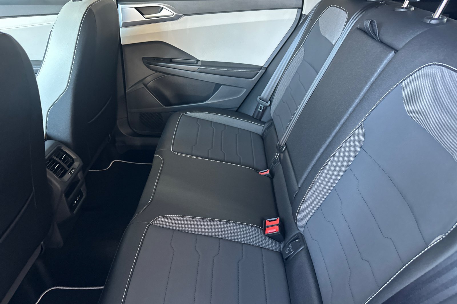 New 2026 Volkswagen Taos SE FWD image 10