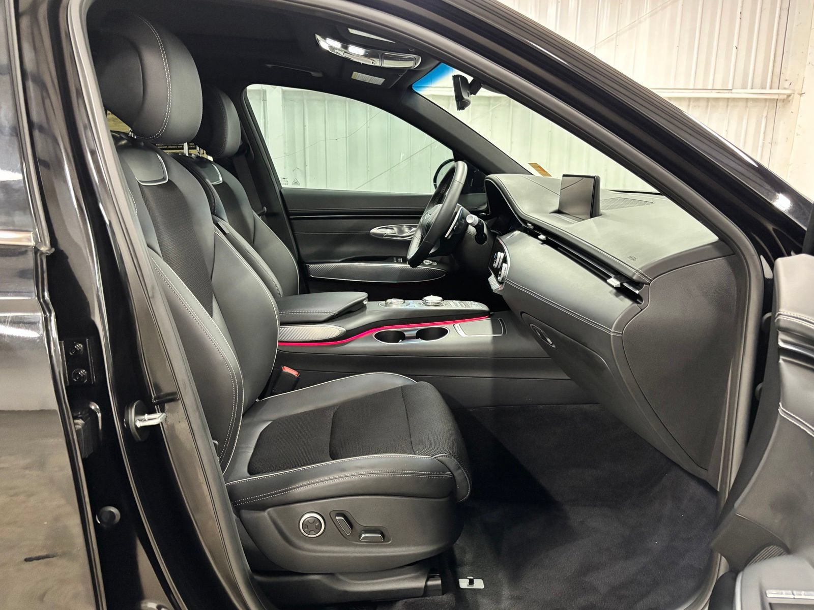 Used 2024 Genesis GV70 2.5T w/ Sport Prestige Package AWD/4WD image 21