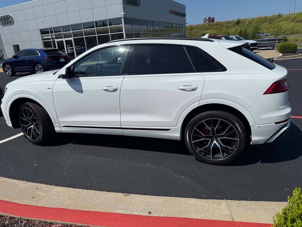 Used 2019 Audi Q8 Premium Plus w/ Premium Plus AWD/4WD image 6