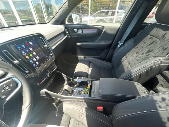 Certified 2025 Volvo XC40 B5 Plus AWD/4WD image 20