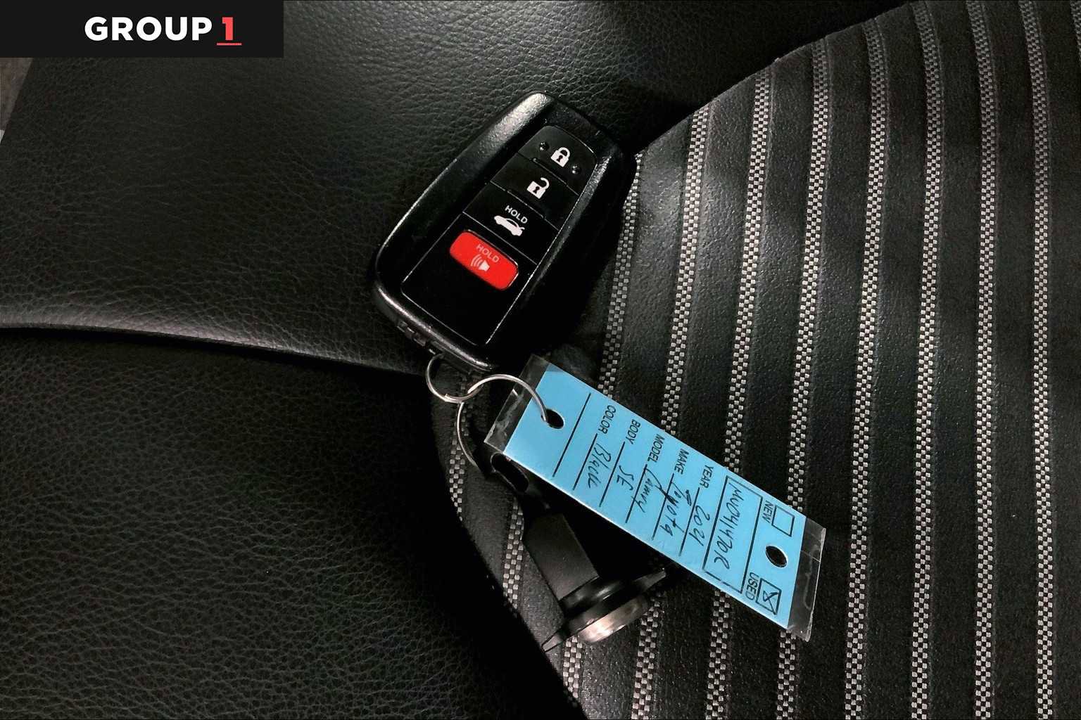 Used 2021 Toyota Camry SE w/ Cold Weather Package image 14