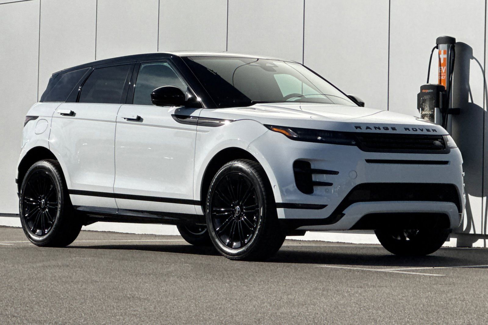 New 2026 Land Rover Range Rover Evoque Dynamic SE image 7