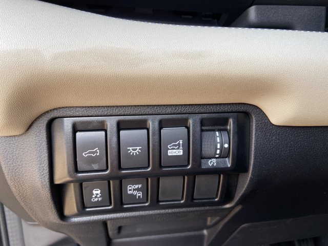 Used 2022 Subaru Ascent Limited AWD/4WD image 46