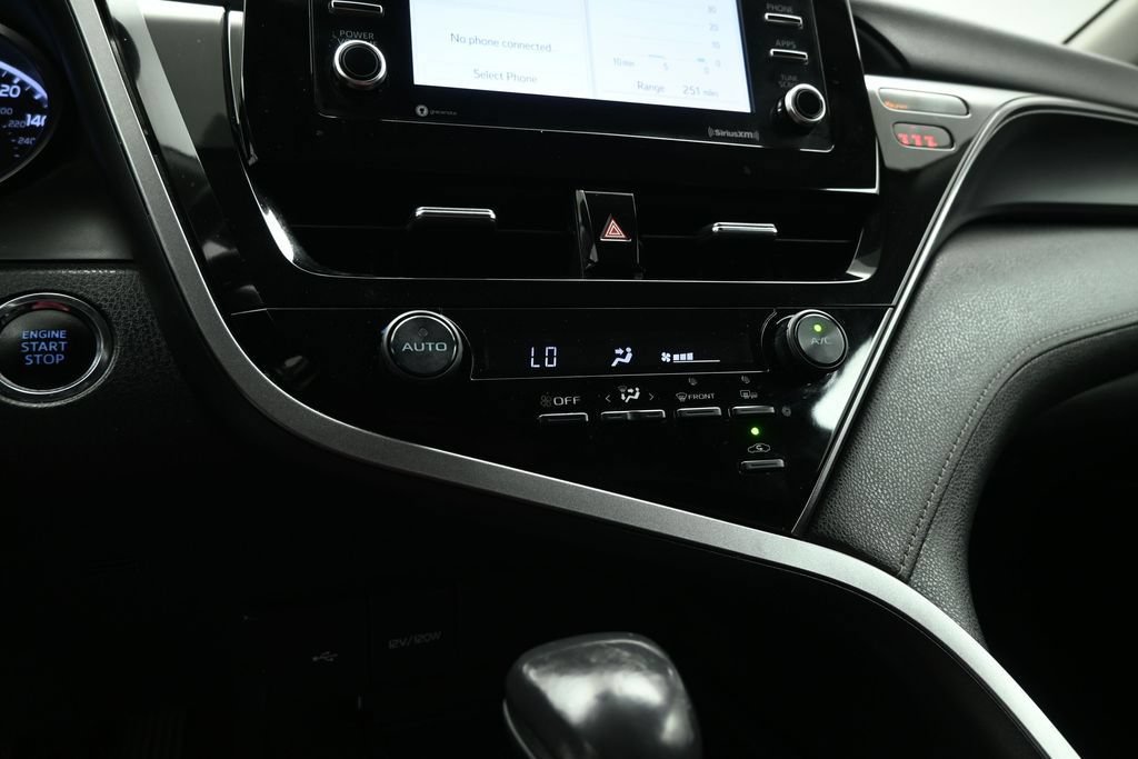 Used 2021 Toyota Camry SE w/ Convenience Package FWD image 14