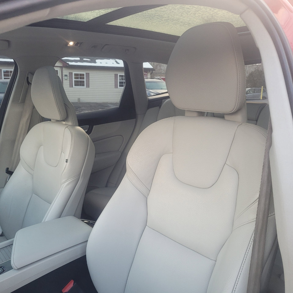 Used 2018 Volvo XC60 T5 Inscription image 12