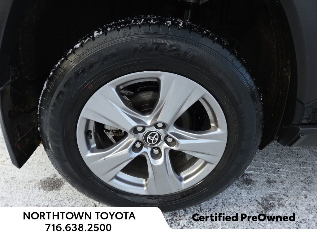 Used 2022 Toyota RAV4 XLE image 5