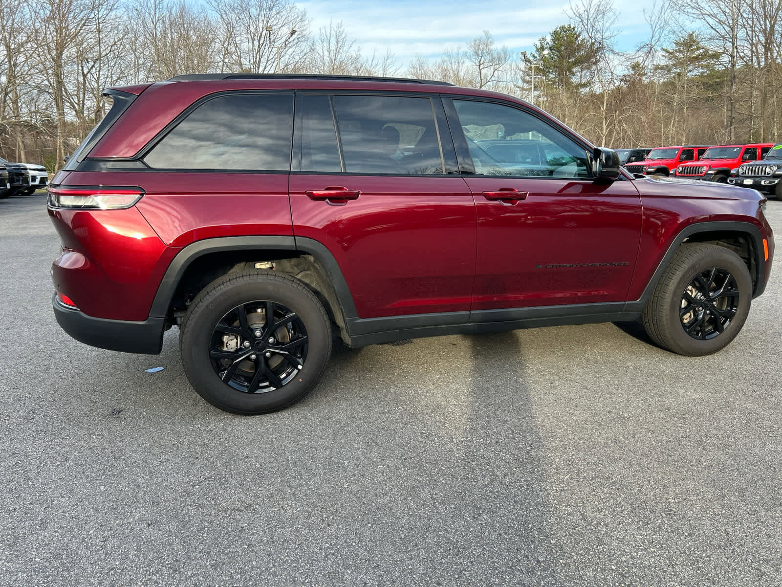Used 2025 Jeep Grand Cherokee 4WD image 3
