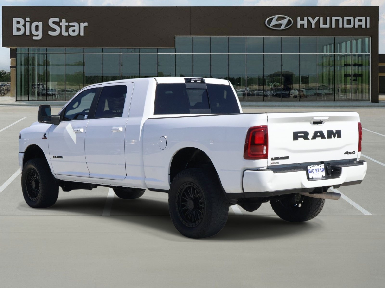 Used 2025 RAM 2500 Laramie w/ Night Edition AWD/4WD image 3