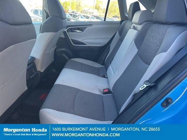 Used 2021 Toyota RAV4 XLE w/ Convenience Package image 31