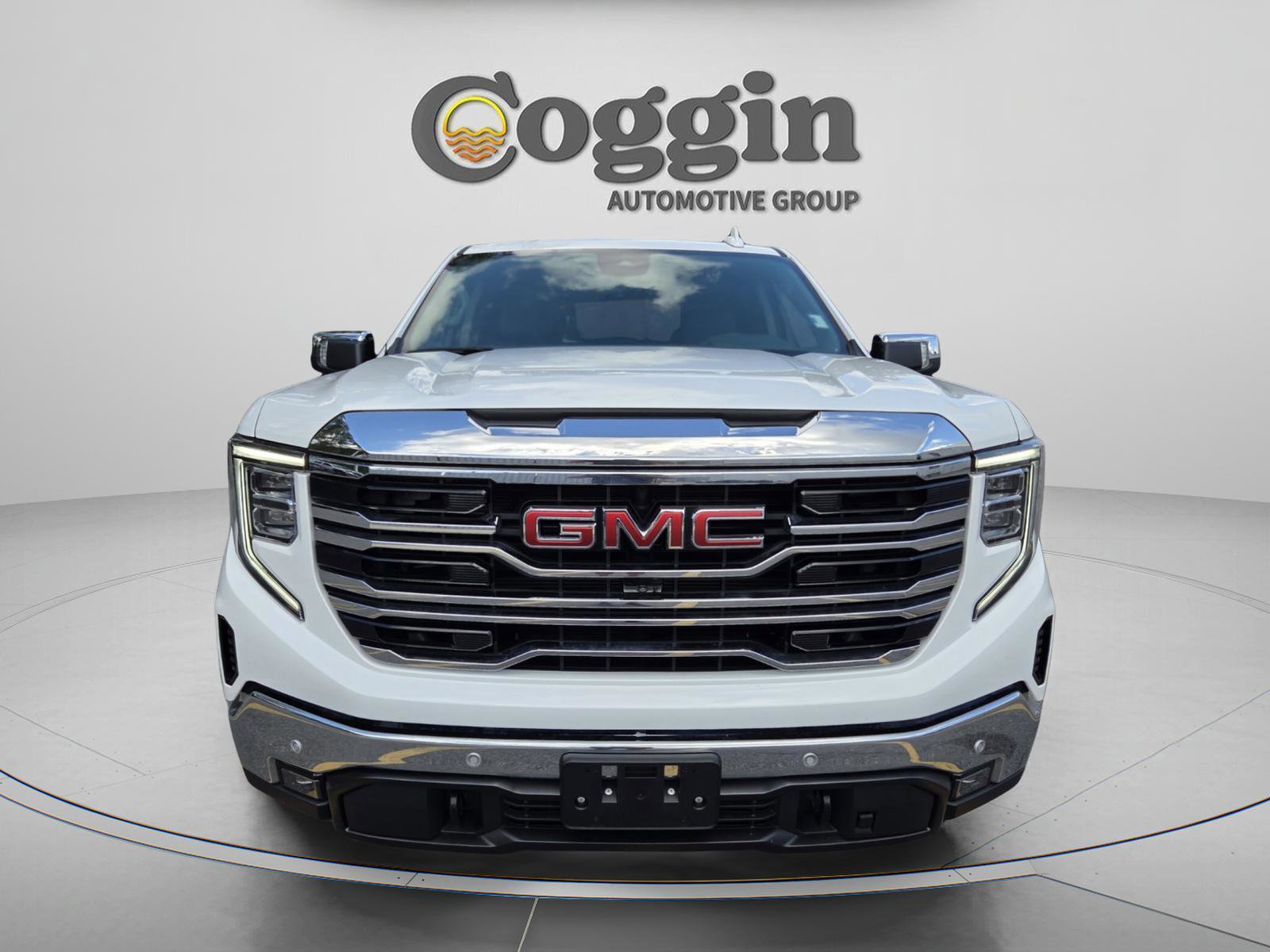 Used 2024 GMC Sierra 1500 SLT w/ SLT Premium Plus Package AWD/4WD image 8