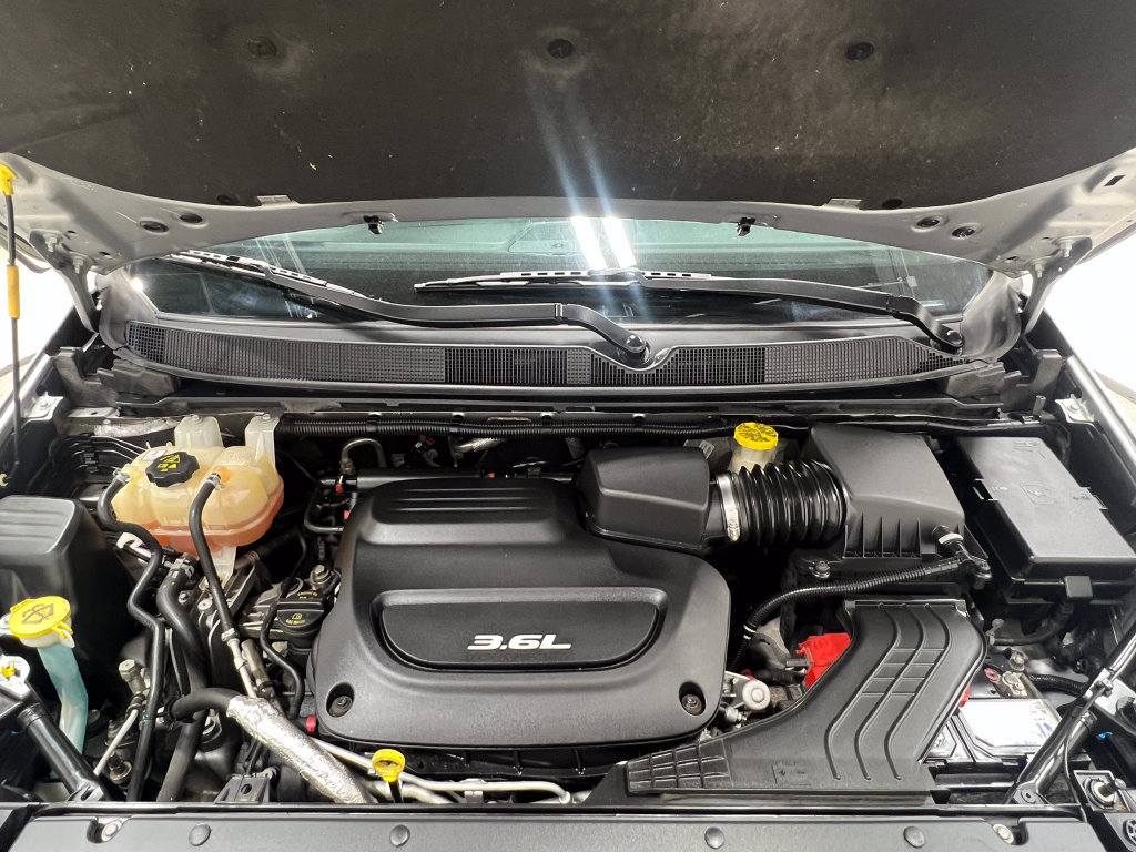 Used 2018 Chrysler Pacifica Touring-L FWD image 27