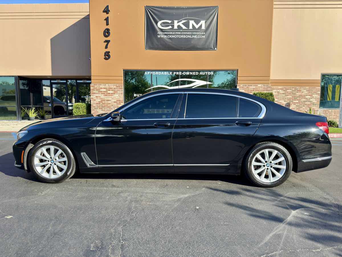 Used 2016 BMW 740i image 3