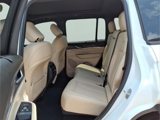 Used 2023 Jeep Grand Cherokee Limited w/ Luxury Tech Group II AWD/4WD image 22