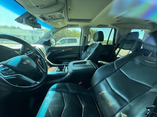 Used 2018 Cadillac Escalade Luxury AWD/4WD image 4