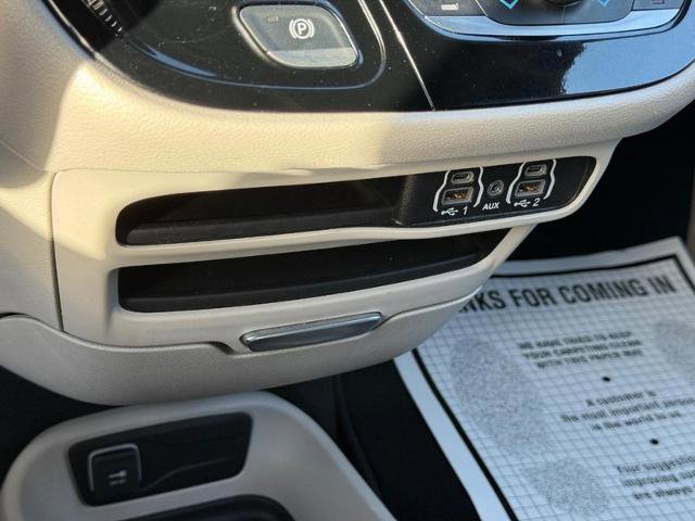 Used 2024 Chrysler Pacifica Touring-L image 20