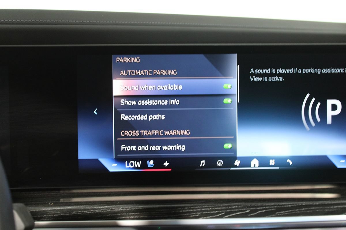Used 2024 BMW i7 xDrive60 AWD/4WD image 24