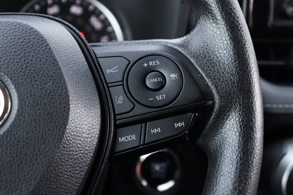 Used 2022 Toyota RAV4 XLE image 21