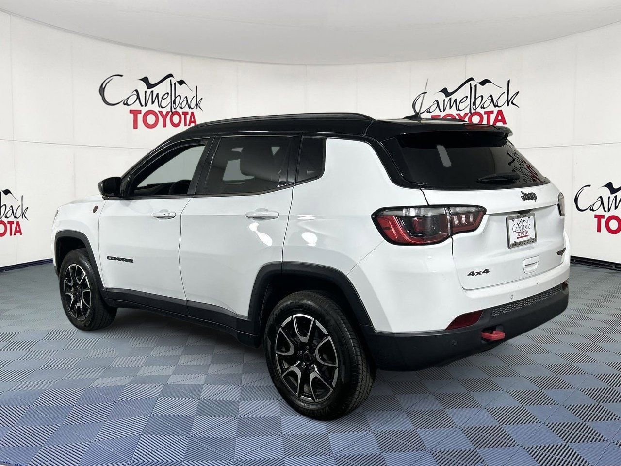 Used 2025 Jeep Compass Trailhawk AWD/4WD image 5