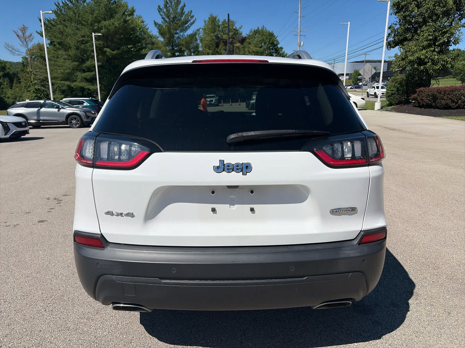 Used 2021 Jeep Cherokee Latitude Lux w/ Sun & Sound Group AWD/4WD image 3