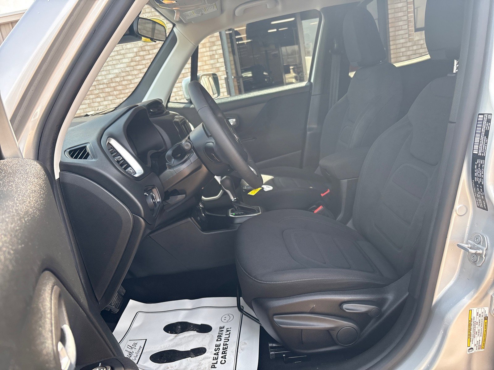 Used 2019 Jeep Renegade Latitude AWD/4WD image 3