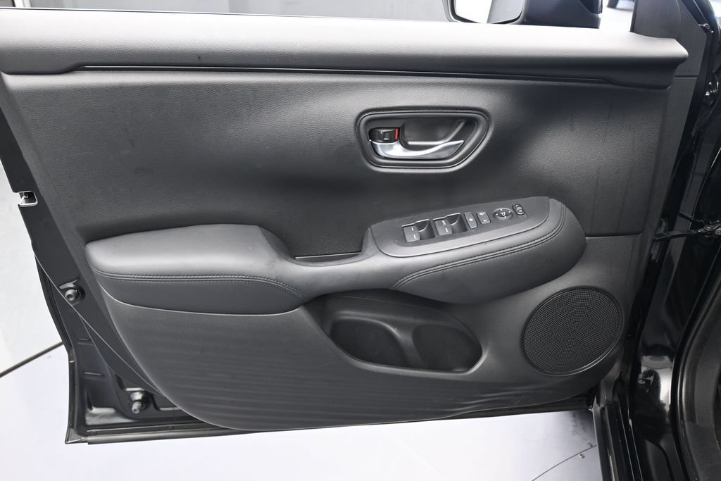 Used 2025 Honda HR-V LX image 12
