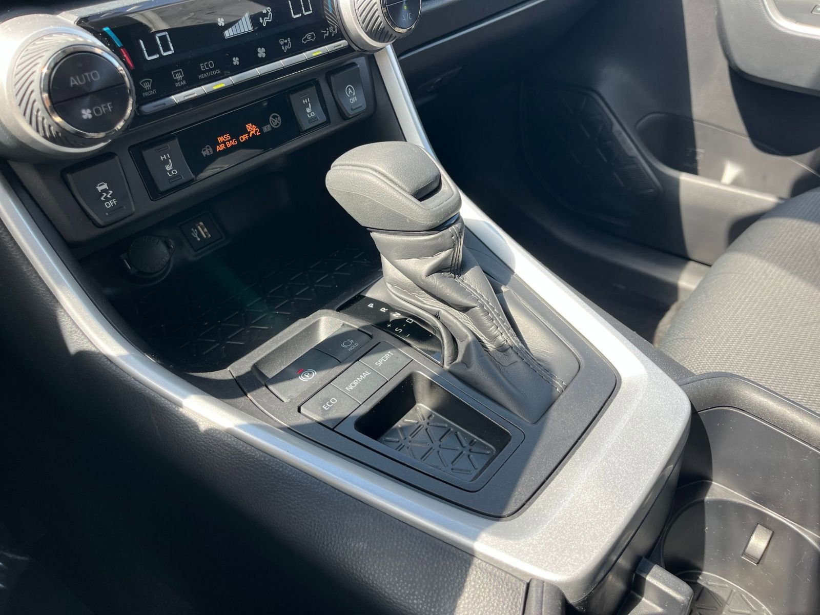 Used 2025 Toyota RAV4 XLE w/ Weather Package image 41