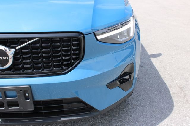 Used 2025 Volvo XC40 B5 Plus image 41