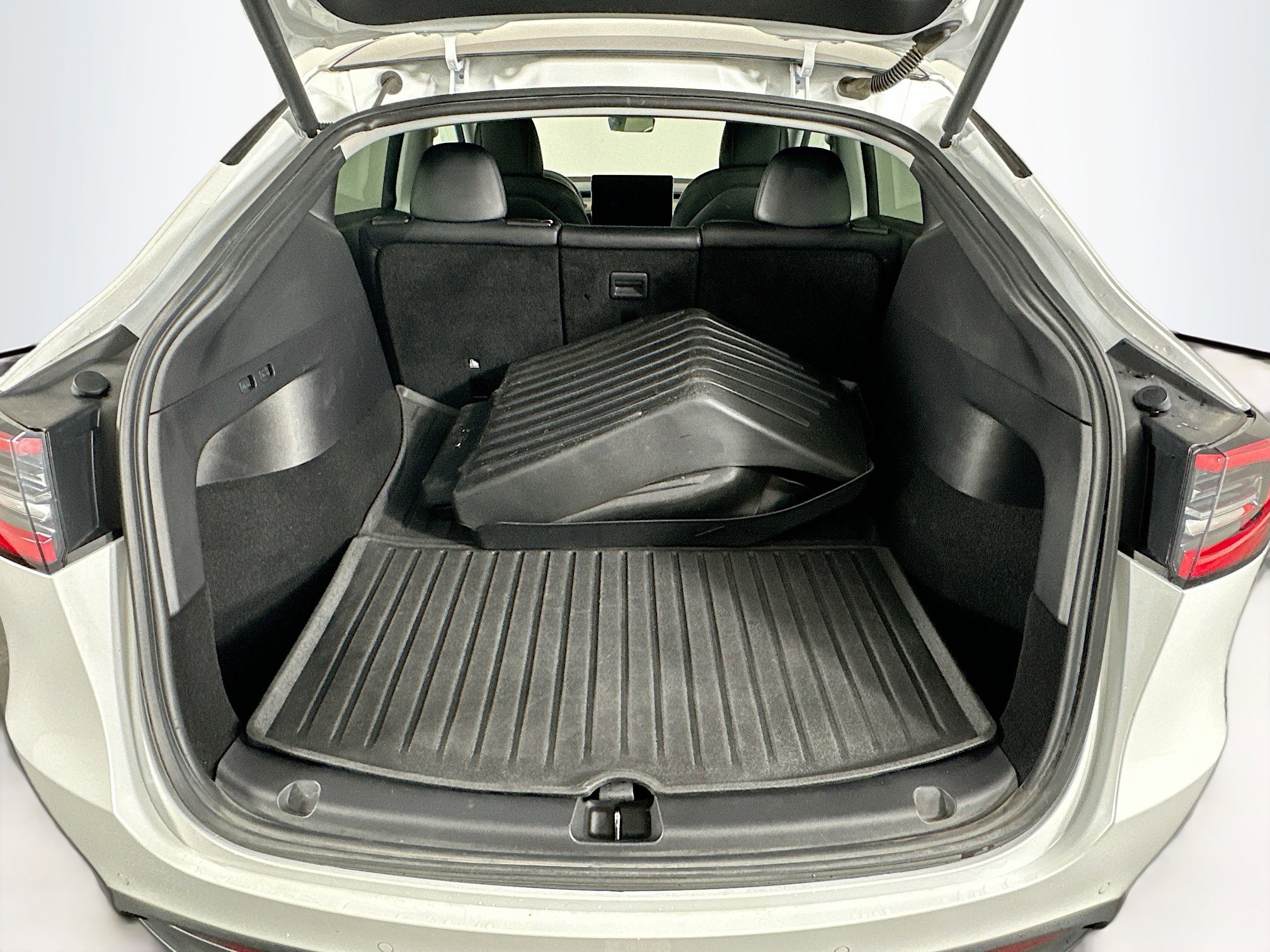 Used 2021 Tesla Model Y Long Range AWD/4WD image 28