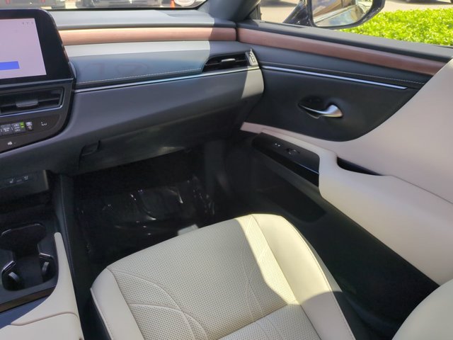Certified 2025 Lexus ES 300h w/ Technology Package FWD image 16