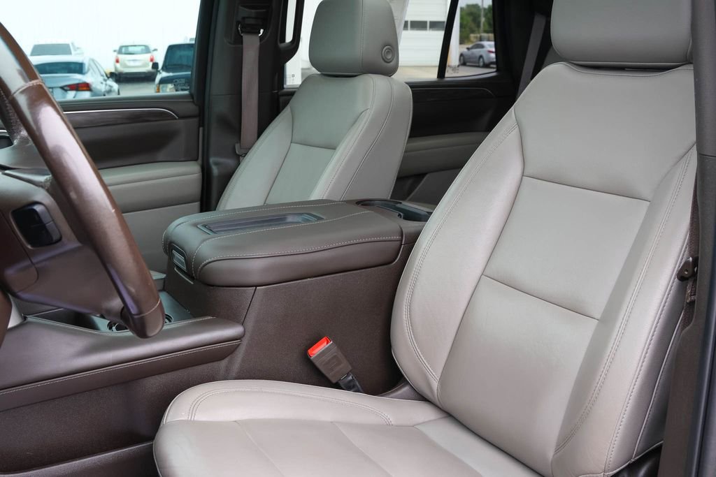 Used 2021 Chevrolet Tahoe Z71 w/ Luxury Package AWD/4WD image 10