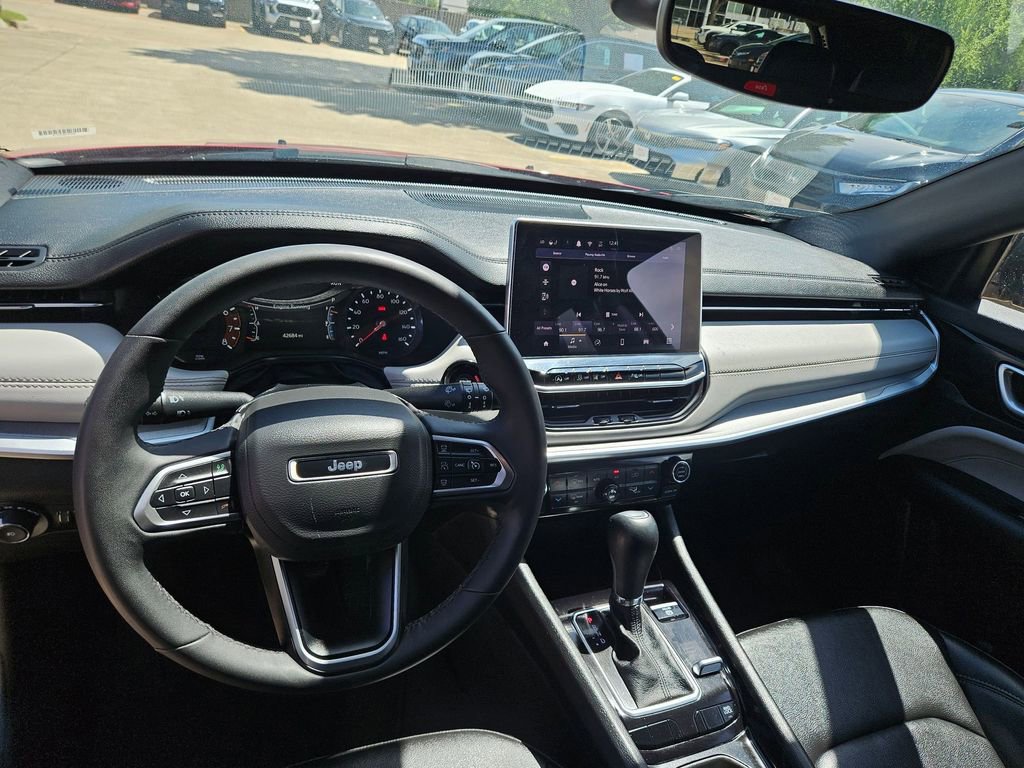 Used 2025 Jeep Compass Limited image 16