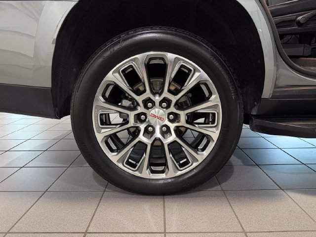 Used 2025 GMC Yukon Denali AWD/4WD image 9