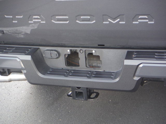 Used 2025 Toyota Tacoma TRD Off-Road AWD/4WD image 12