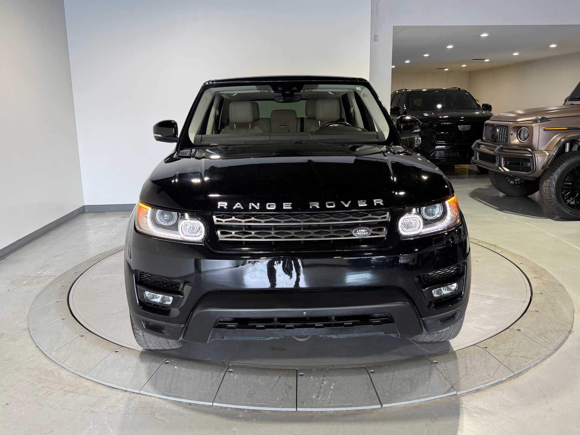 Used 2017 Land Rover Range Rover Sport SE AWD/4WD image 4