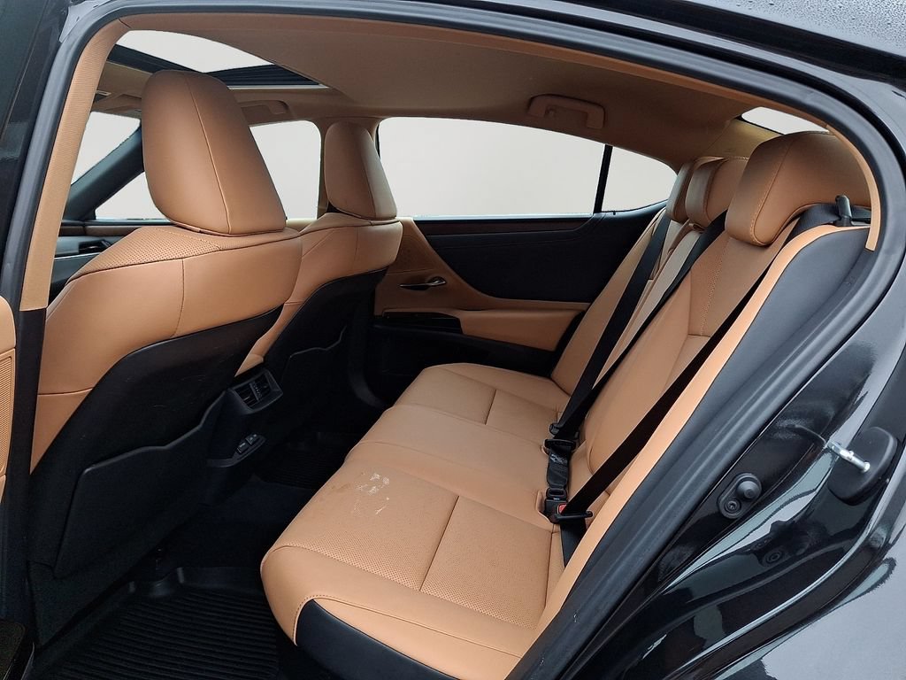 Certified 2025 Lexus ES 300h w/ Premium Package FWD image 9