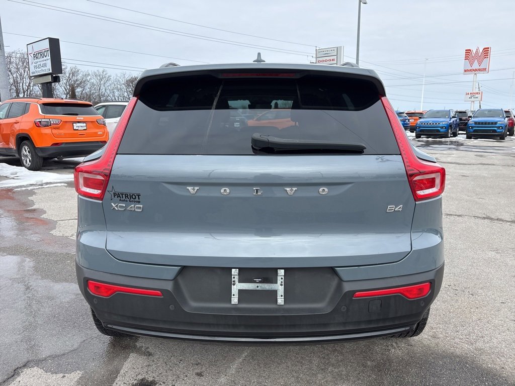Used 2023 Volvo XC40 B4 Ultimate image 4