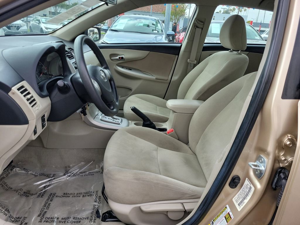 Used 2013 Toyota Corolla LE image 19