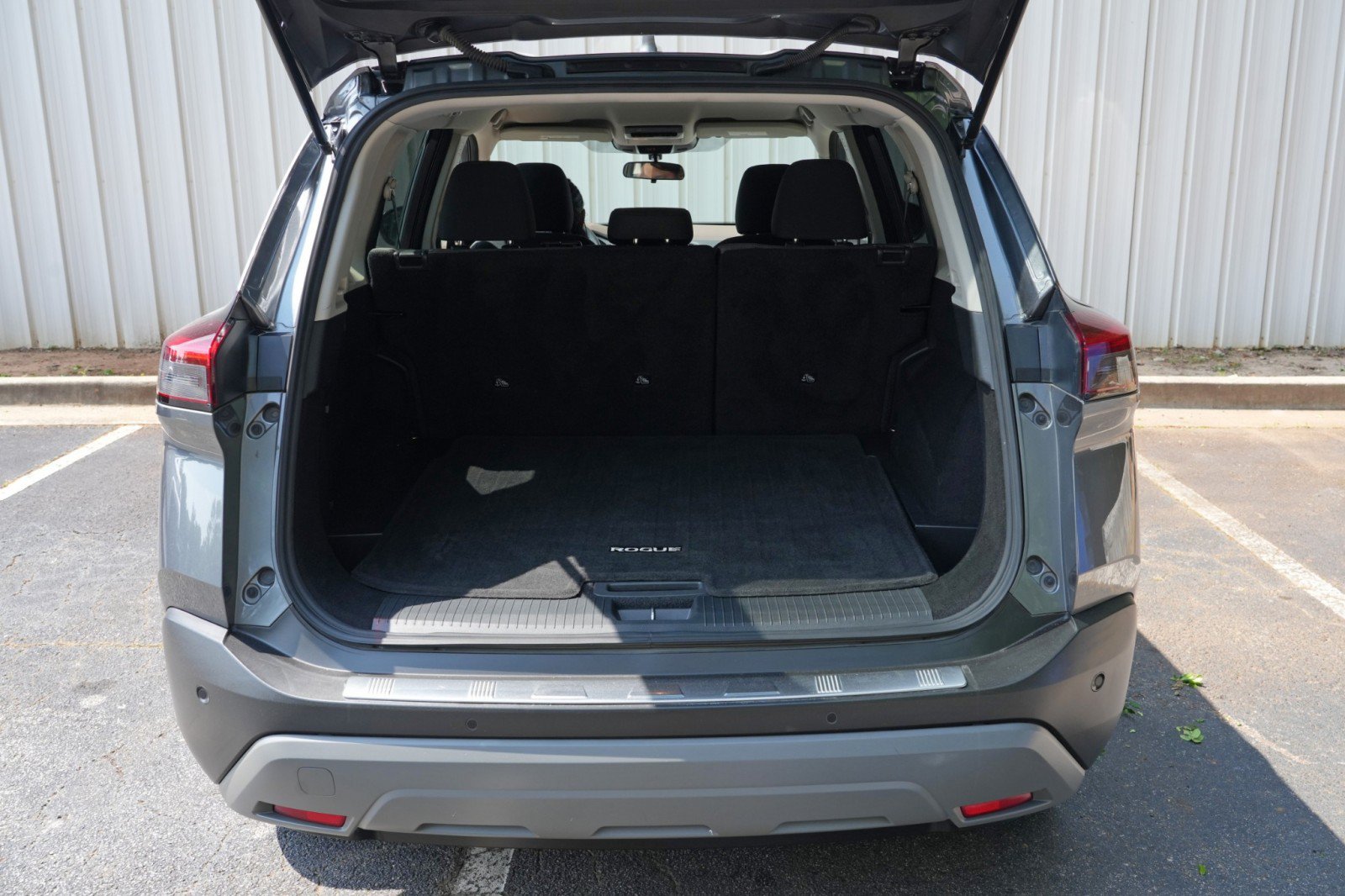 Used 2022 Nissan Rogue SV FWD image 9