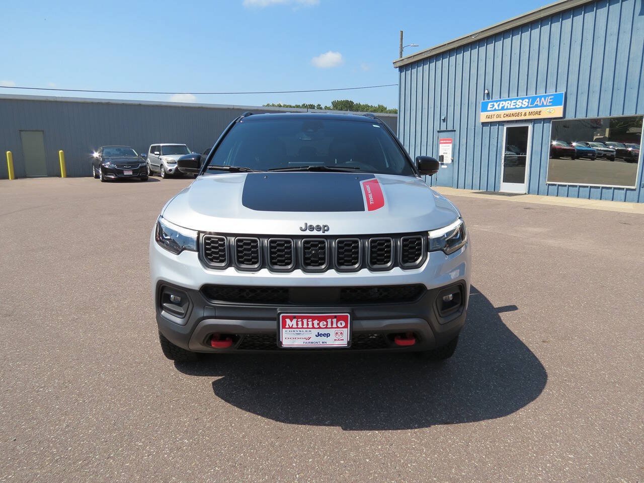 Used 2025 Jeep Compass Trailhawk w/ Trailhawk Elite Group AWD/4WD image 3