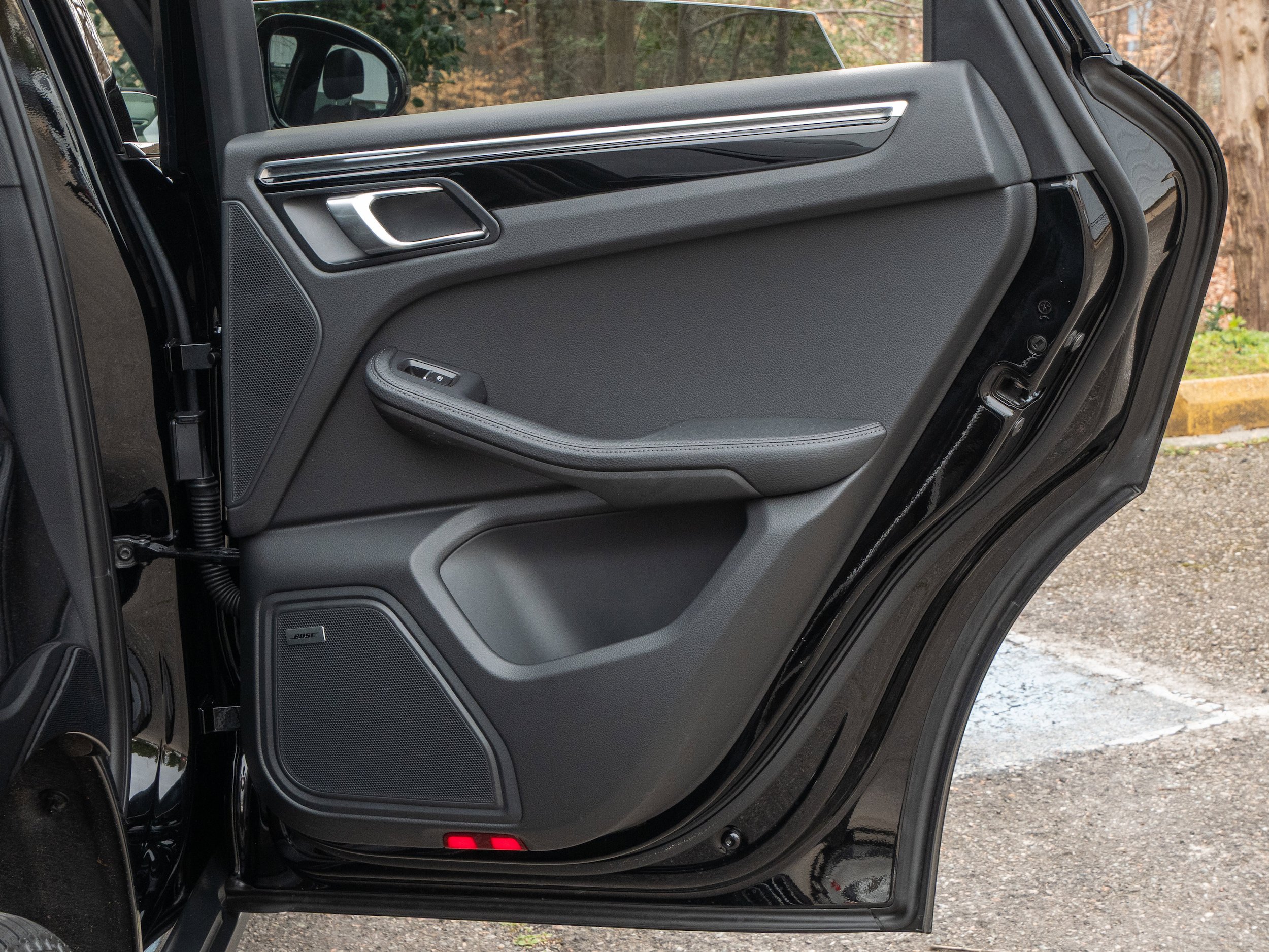 Certified 2025 Porsche Macan AWD/4WD image 35