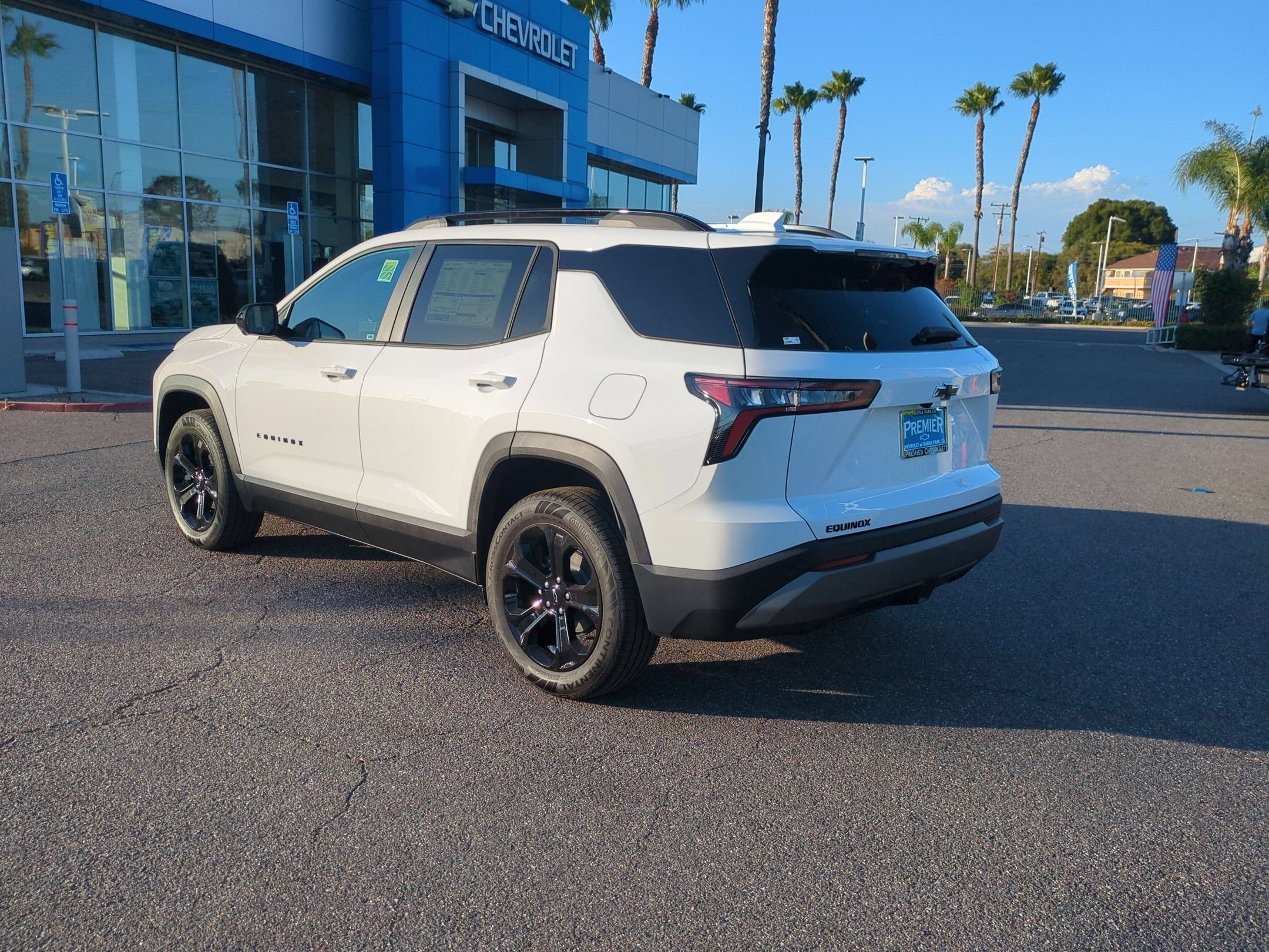 New 2027 Chevrolet Equinox LT w/ Convenience Package II FWD image 3