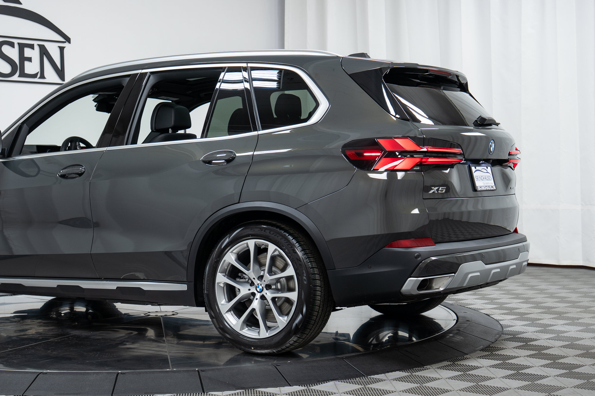 Used 2026 BMW X5 xDrive50e AWD/4WD image 32