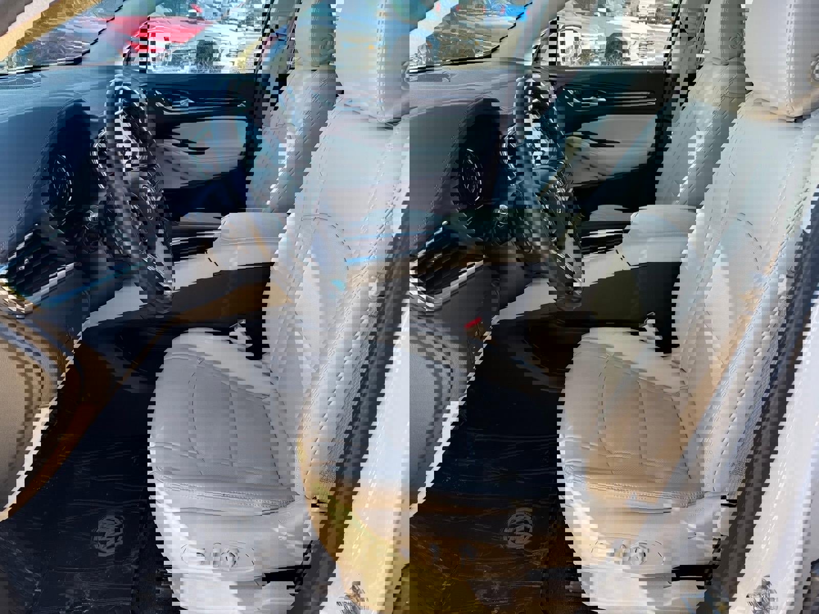 Used 2024 Buick Enclave Essence w/ Technology Package image 5