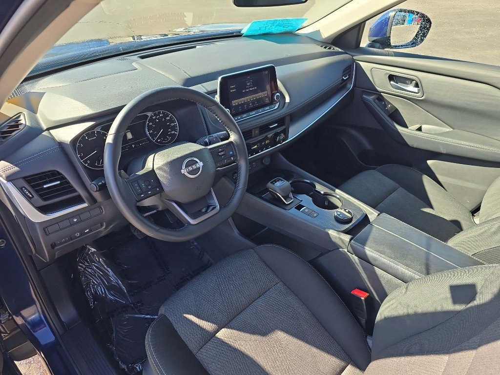 Used 2025 Nissan Rogue SV image 10